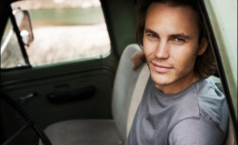 Taylor Kitsch Cast in Pilot About Waco, Texas Siege