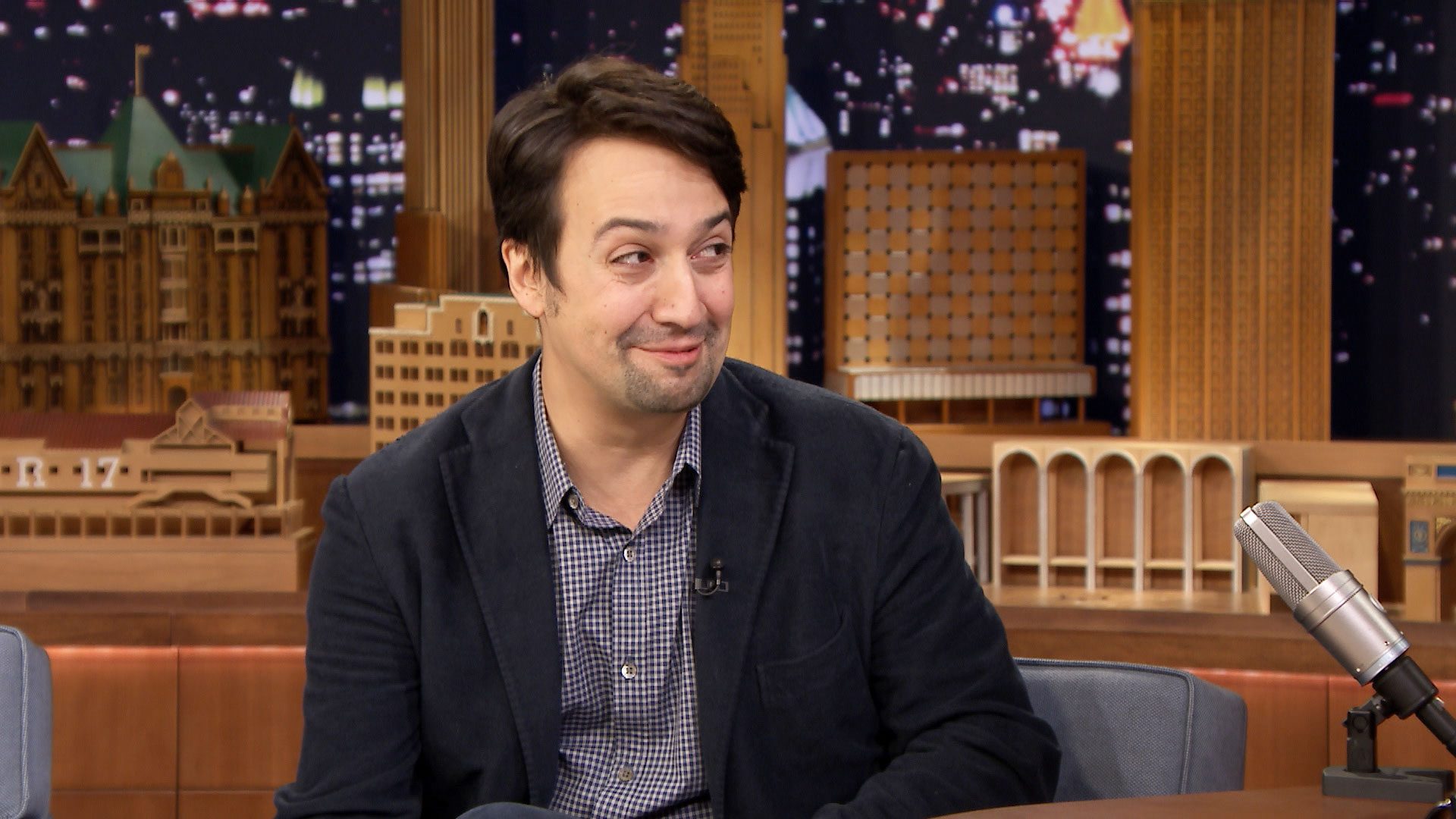 Lin Manuel Miranda Performs West Wing Inspired Song Mxdwn Television