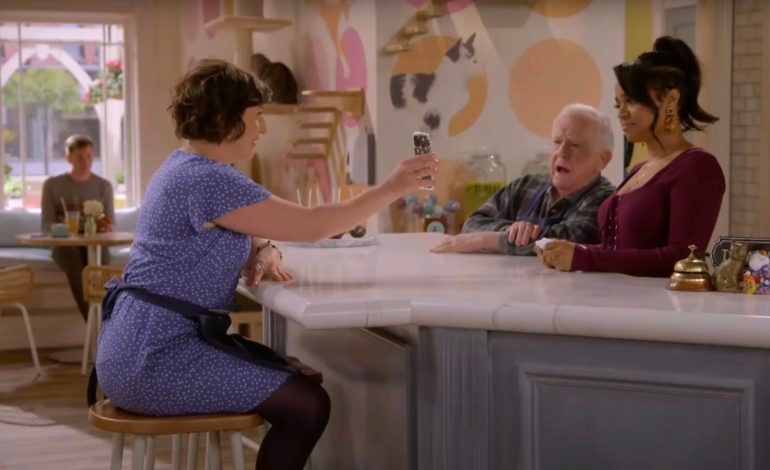 Leslie Jordan’s ‘Call Me Kat’ Character Will “Live Forever” Thanks To Goodbye Episode, Says Mayim Bialik