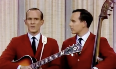 Comedian Tom Smothers Dies at 86 Years Old