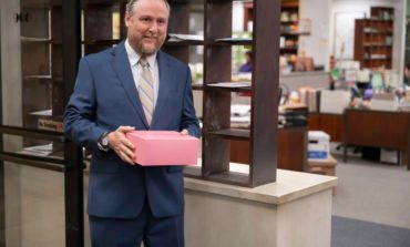 Review: 'The Paper' Season 1, Episode 5 "Scam Alert!"