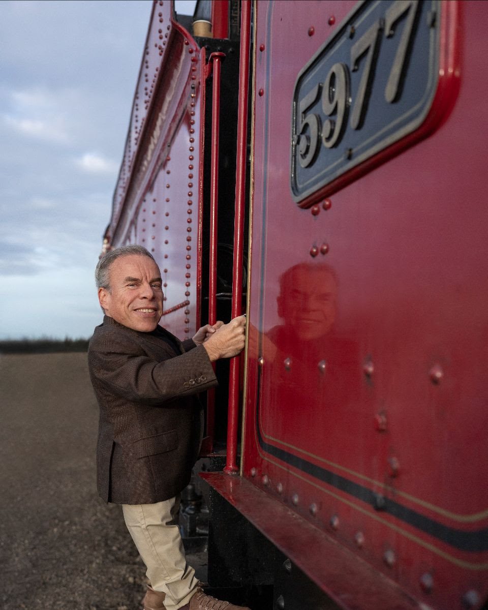 Wingardium Leviosa! Warwick Davis' Magical Return To Hogwarts